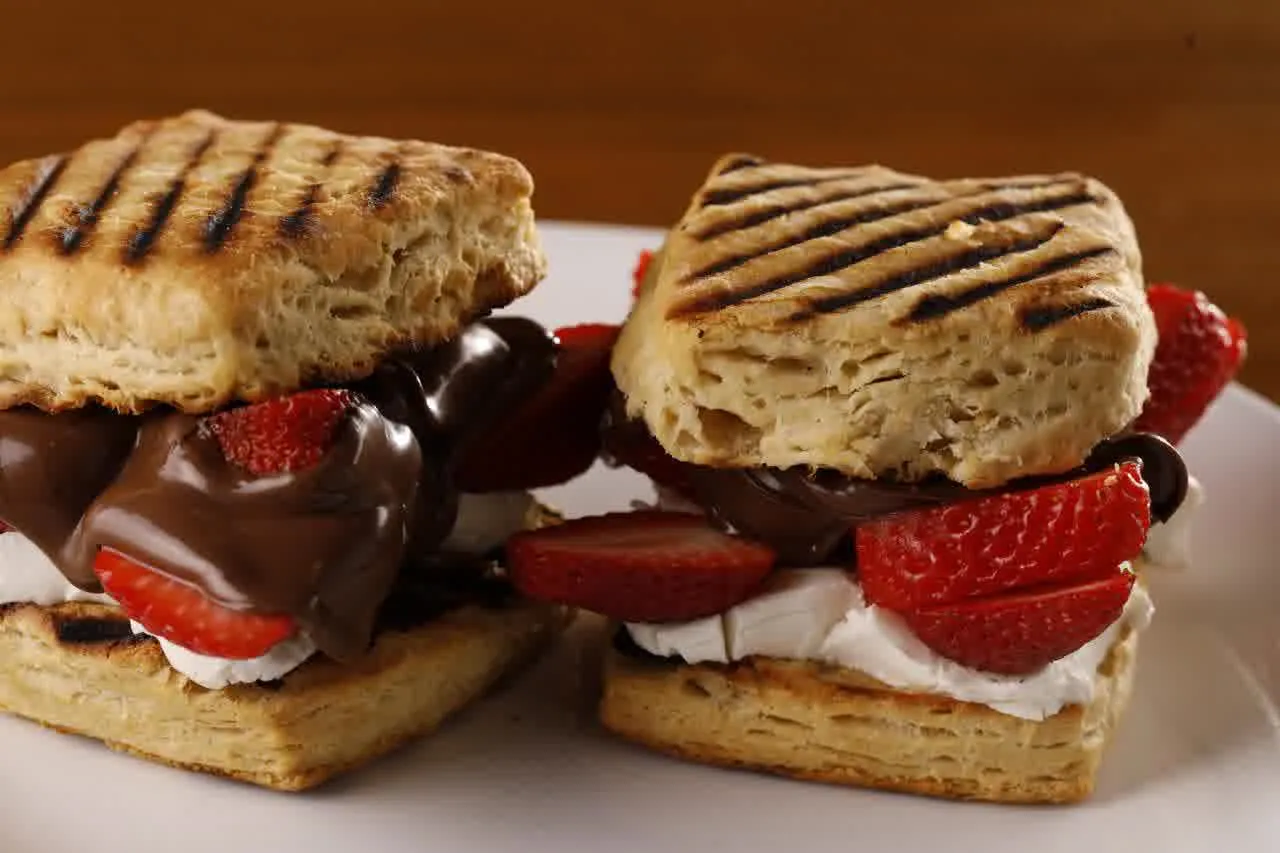 Nutella & Strawberry Biscuit